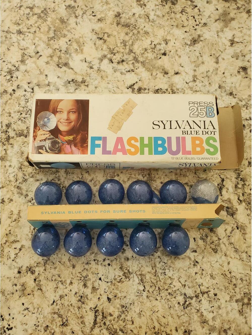 Sylvania Flashbulbs Press 25B Blue Dot Vintage Camera Bulbs with Box